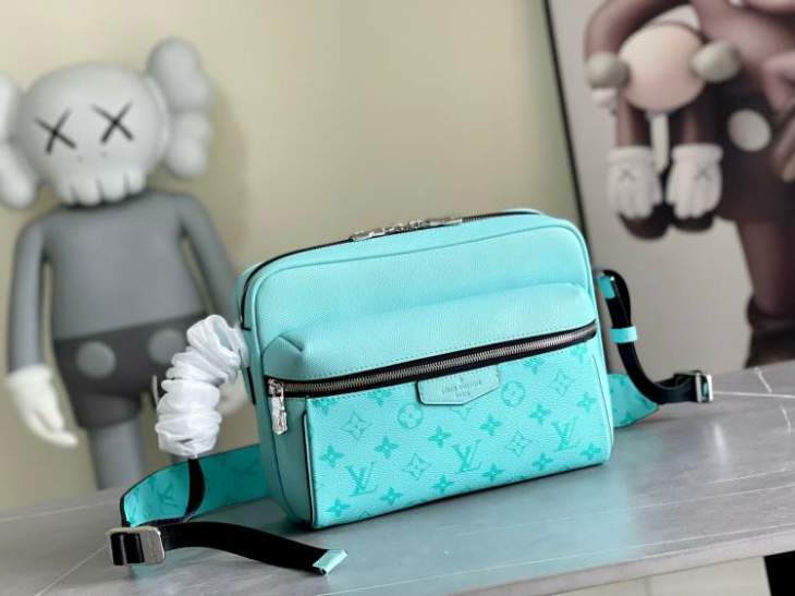 Picture of Louis Vuitton Mens Bags _SKUfw135666225fw